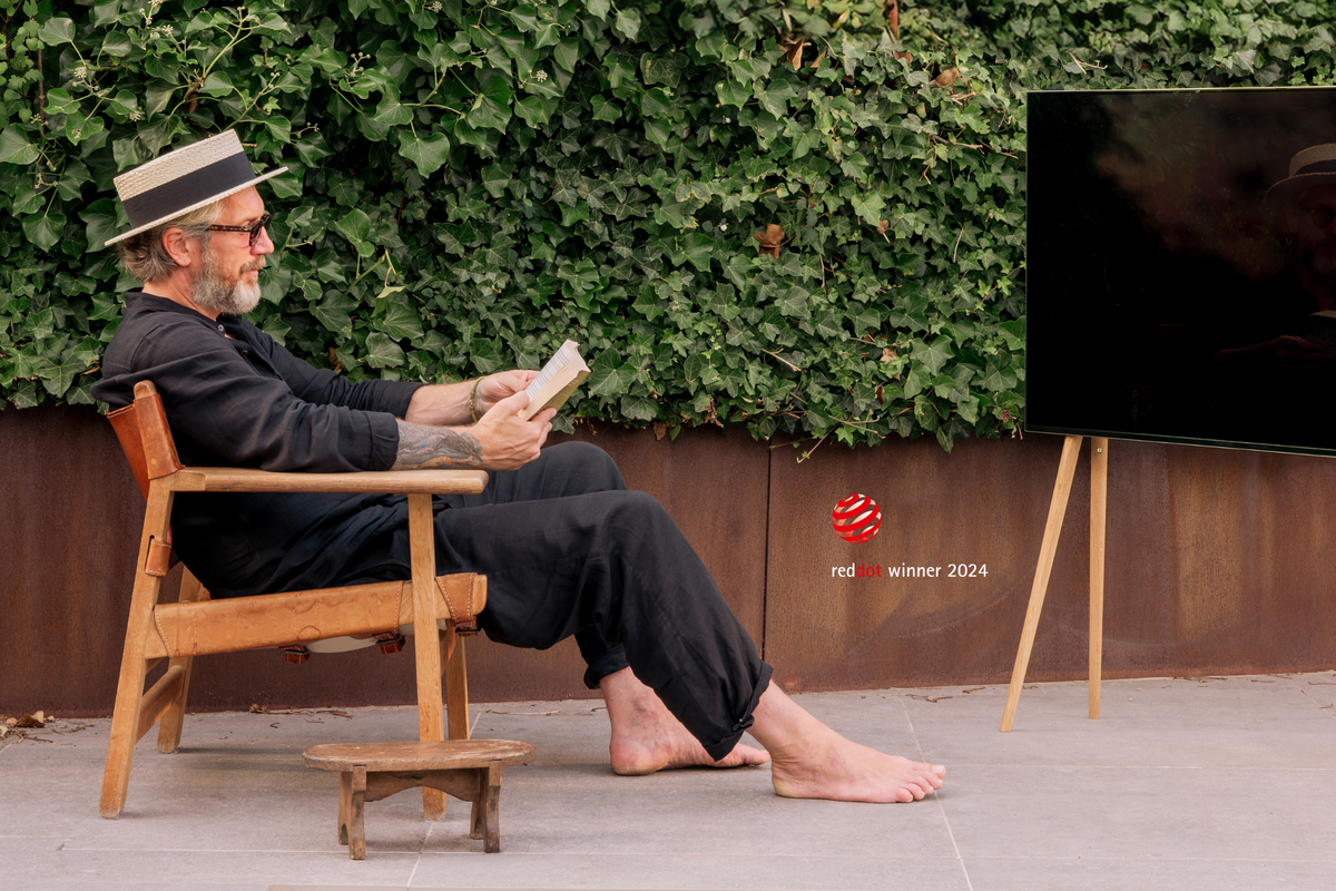 JALG TV Stands – red dot winner 2024, press & media page hero, desktop layout