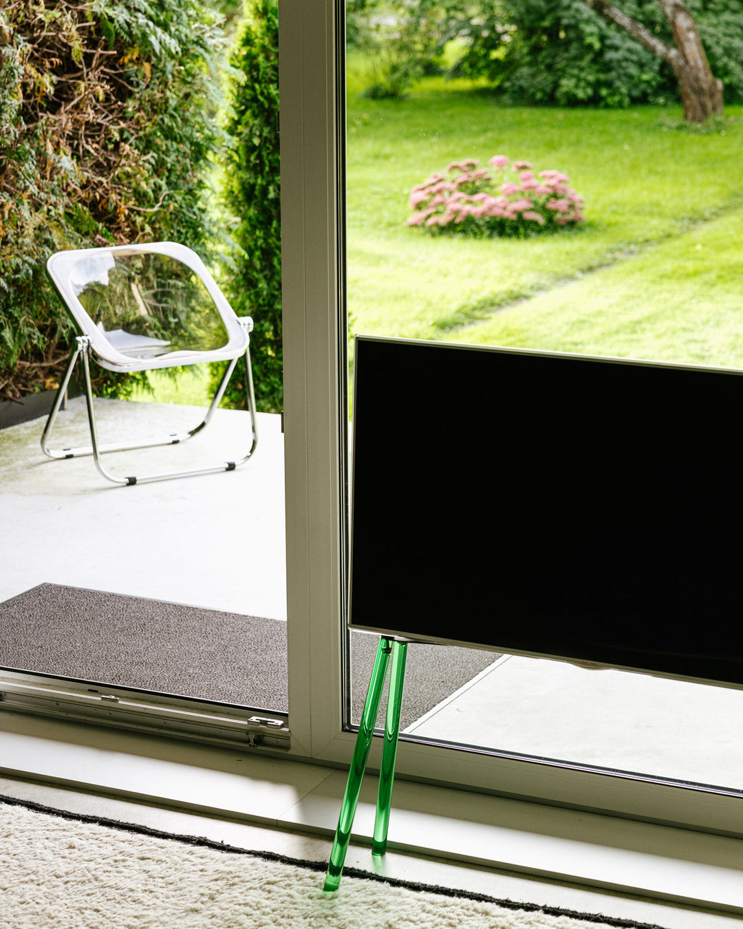 GREEN Acrylic Leg Set for Regular 42"-55" TV Stand - Scandinavian design - JALG TV Stands